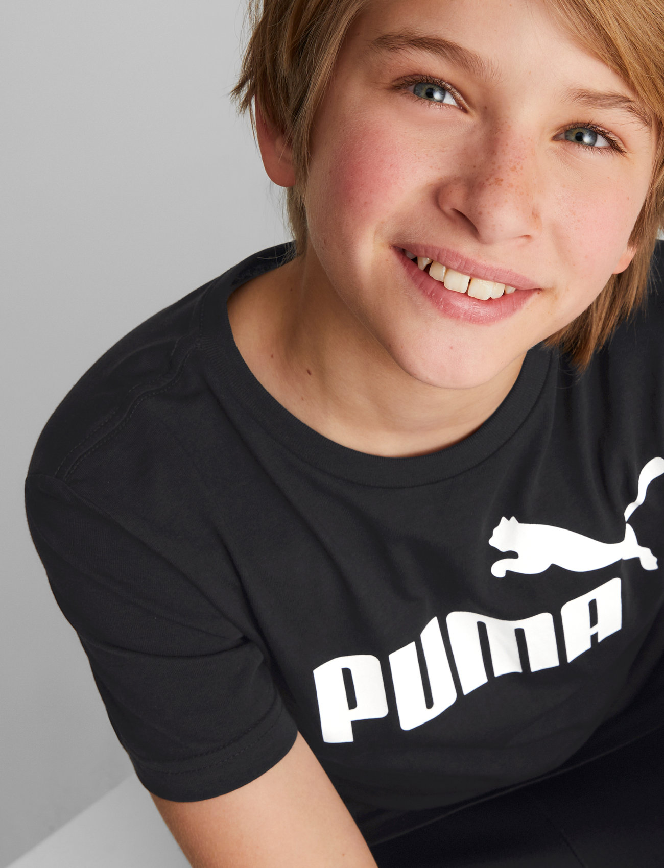 Puma Black) - PUMA Ess Logo Tee B - 2.249,25 kr