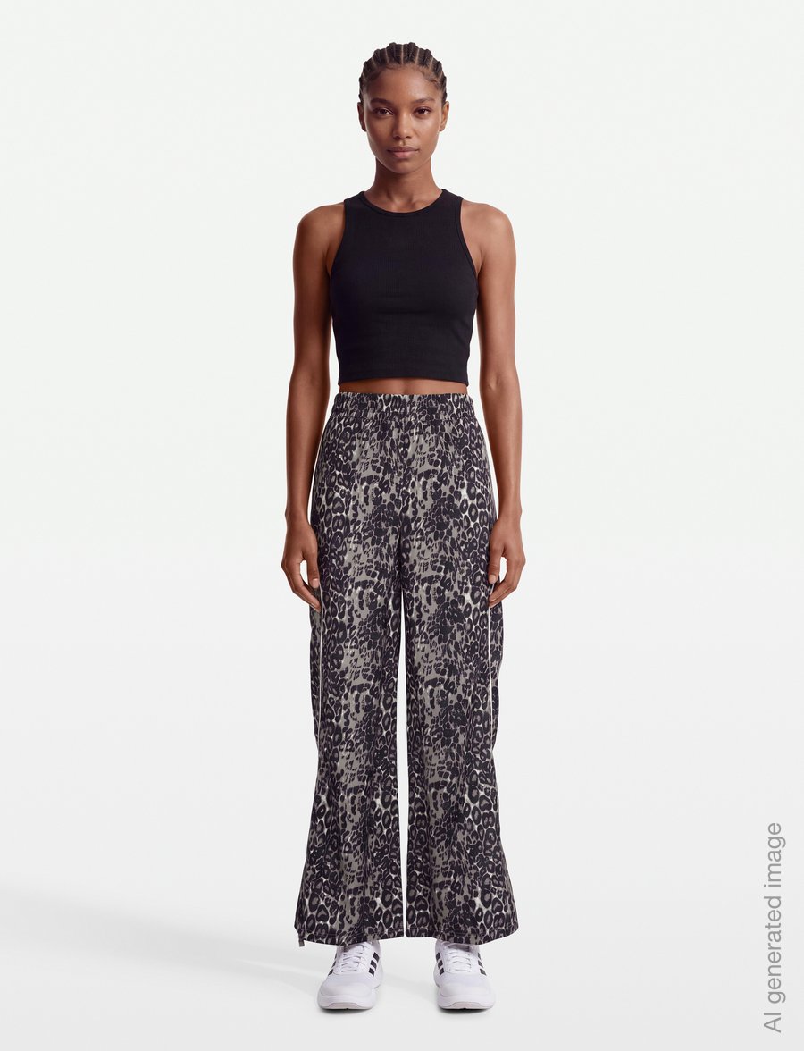 PUMA - PUMA SPORT ANIMAL Relaxed AOP Wide Leg Woven Pants - casual - mouse gray - 0