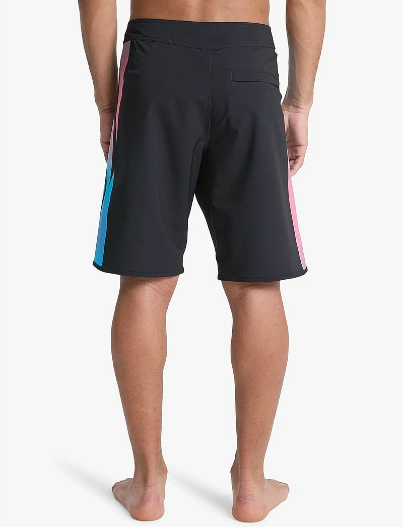 Quiksilver - SURFSILK HOLMES 20 - lühikesed ujumispüksid - black holmes - 2