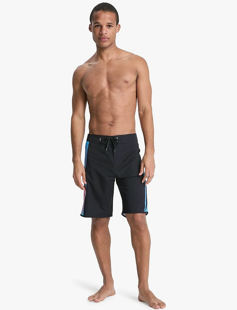 Quiksilver - SURFSILK HOLMES 20 - lühikesed ujumispüksid - black holmes - 3