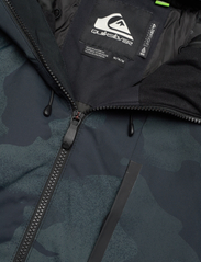 Quiksilver - MISSION PRINTED BLOCK JK - ski jackets - spray camo true black - 7