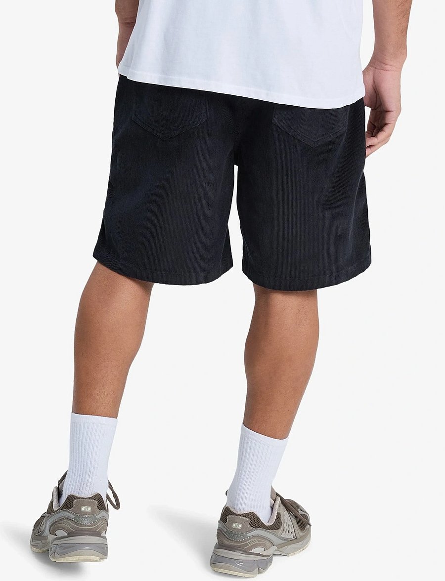 Quiksilver - TAXER CORD WS - afslappede shorts - black - 3