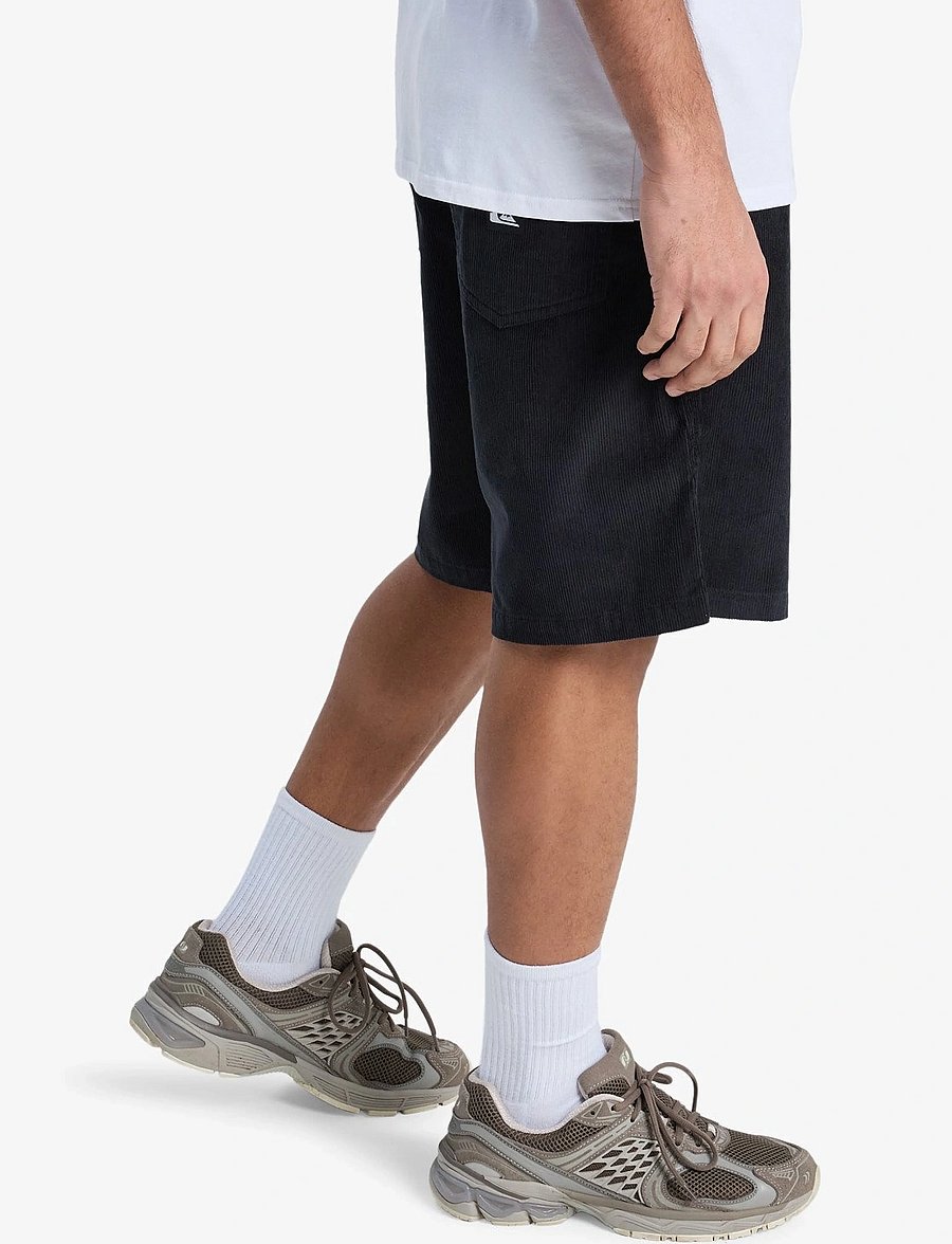 Quiksilver - TAXER CORD WS - afslappede shorts - black - 5