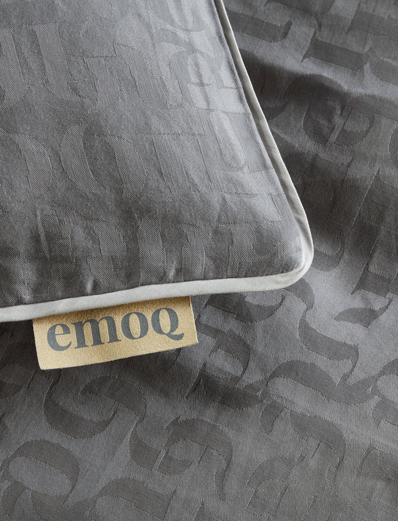 Quilts of Denmark - EMOQ Letters DUSTY GREY - sengesæt - dusty grey - 1