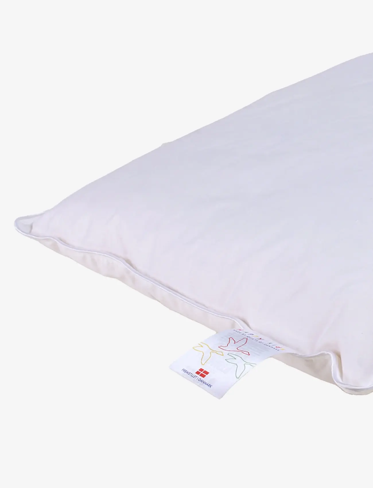 Quilts of Denmark - Happy Kids Baby Pillow - puder og dyner - white - 1