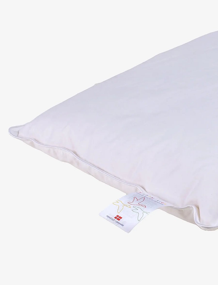 Quilts of Denmark - Happy Kids Baby Pillow - täcken och kuddar - white - 1