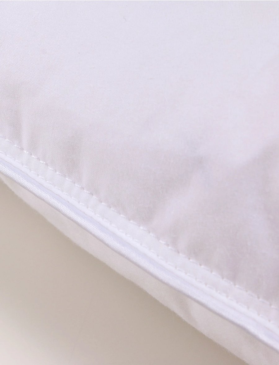 Quilts of Denmark - Happy Kids Baby Pillow - täcken och kuddar - white - 2