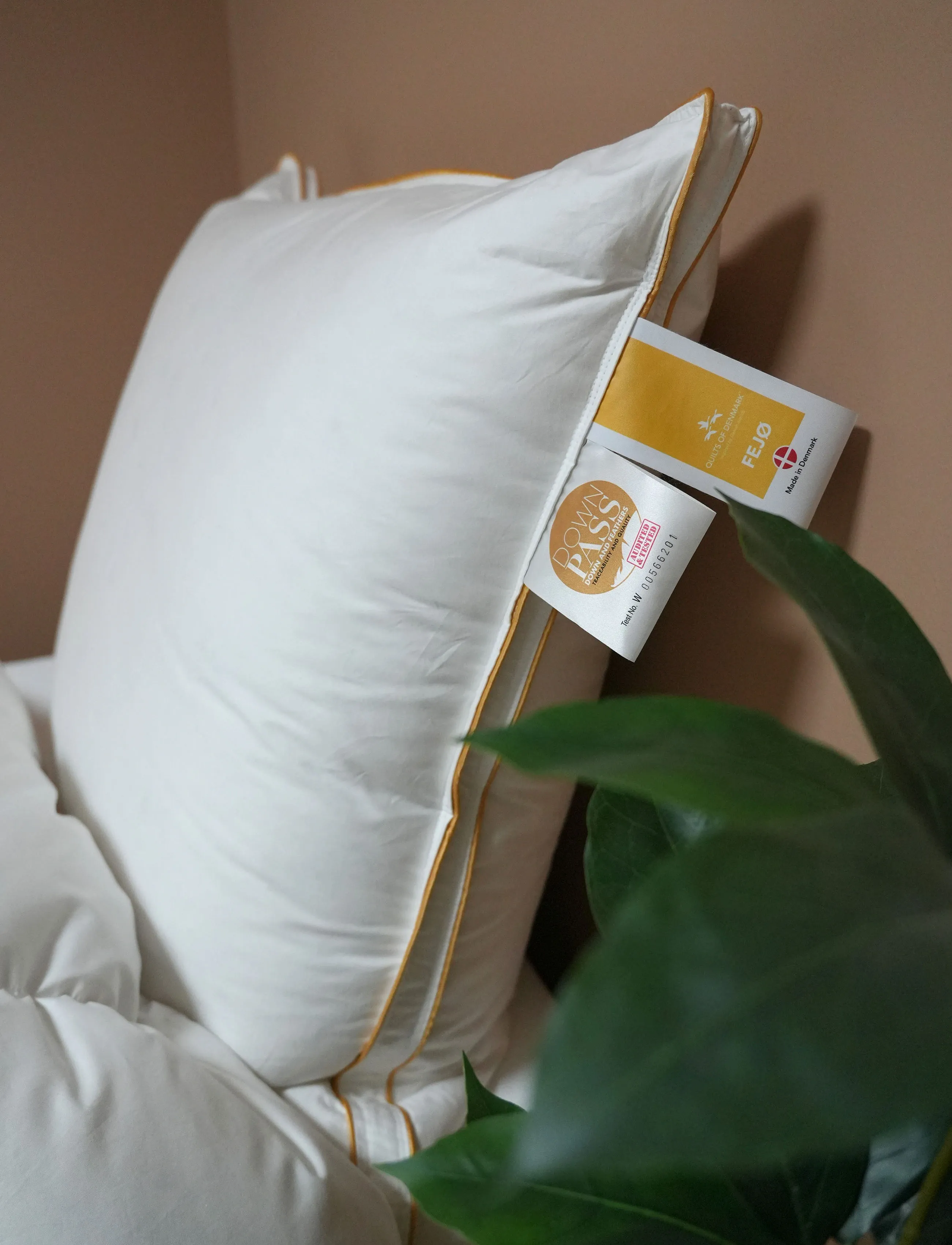 Quilts of Denmark - FEJØ  3-champer pillow - hovedpuder - white - 3
