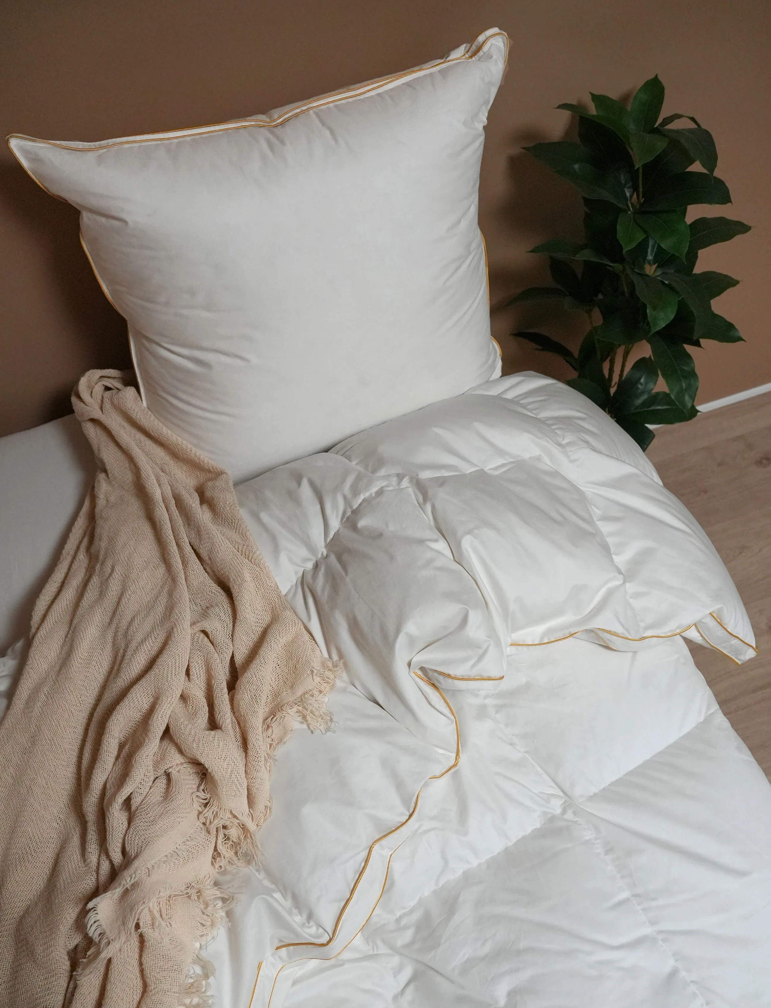 Quilts of Denmark - FEJØ  3-champer pillow - hovedpuder - white - 4