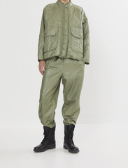 Rabens Saloner - Cophia - Deco quilt jacket - vårjackor - army - 2