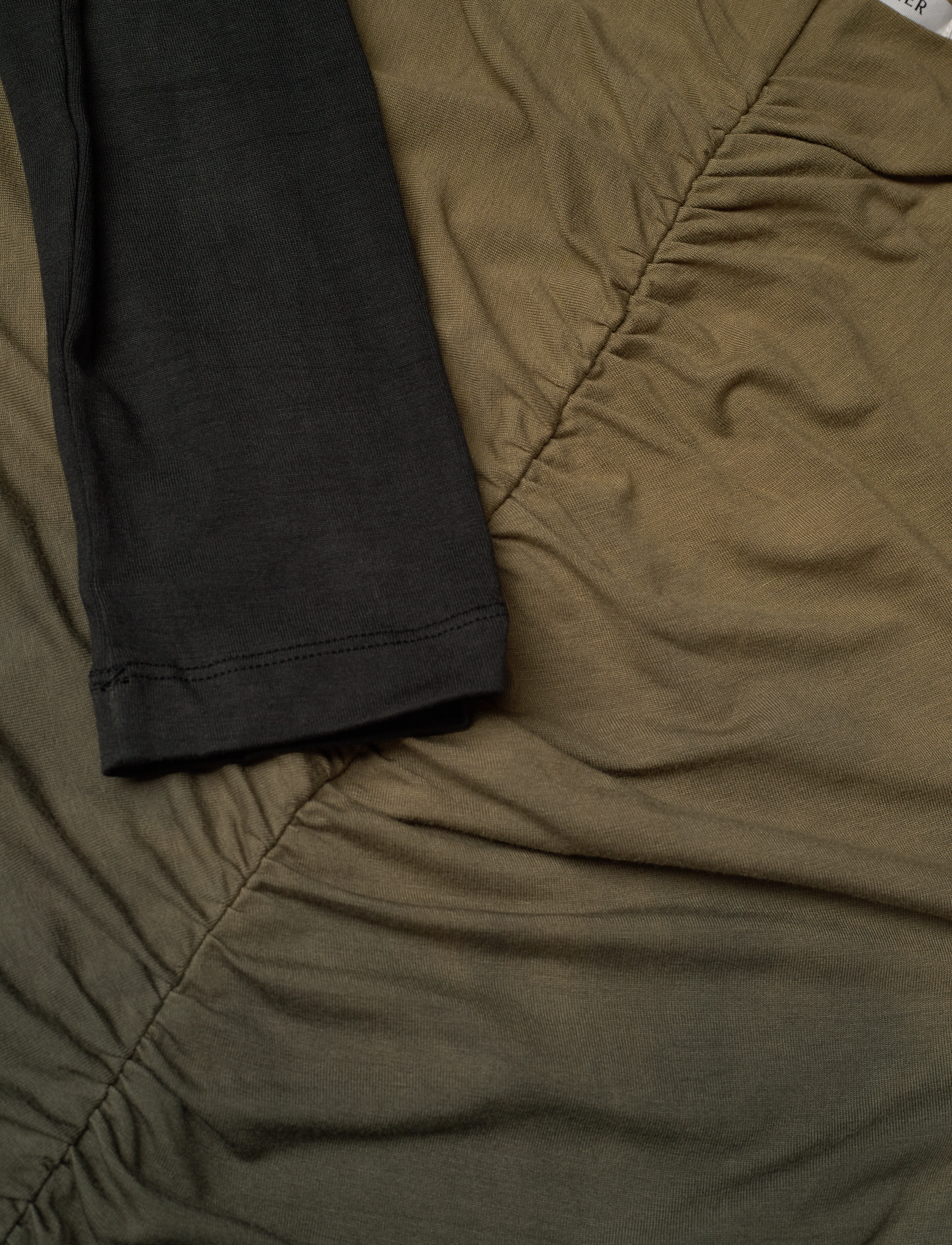 Rabens Saloner - Flow gather short dress - Isja - t-shirtkjoler - army combo - 2