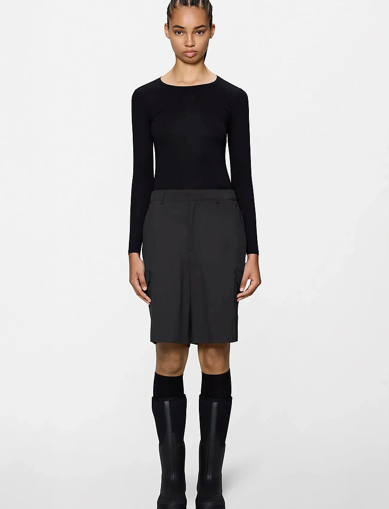 Rains - Suva Hardshell Shorts W3 - lühikesed kargopüksid - black - 0