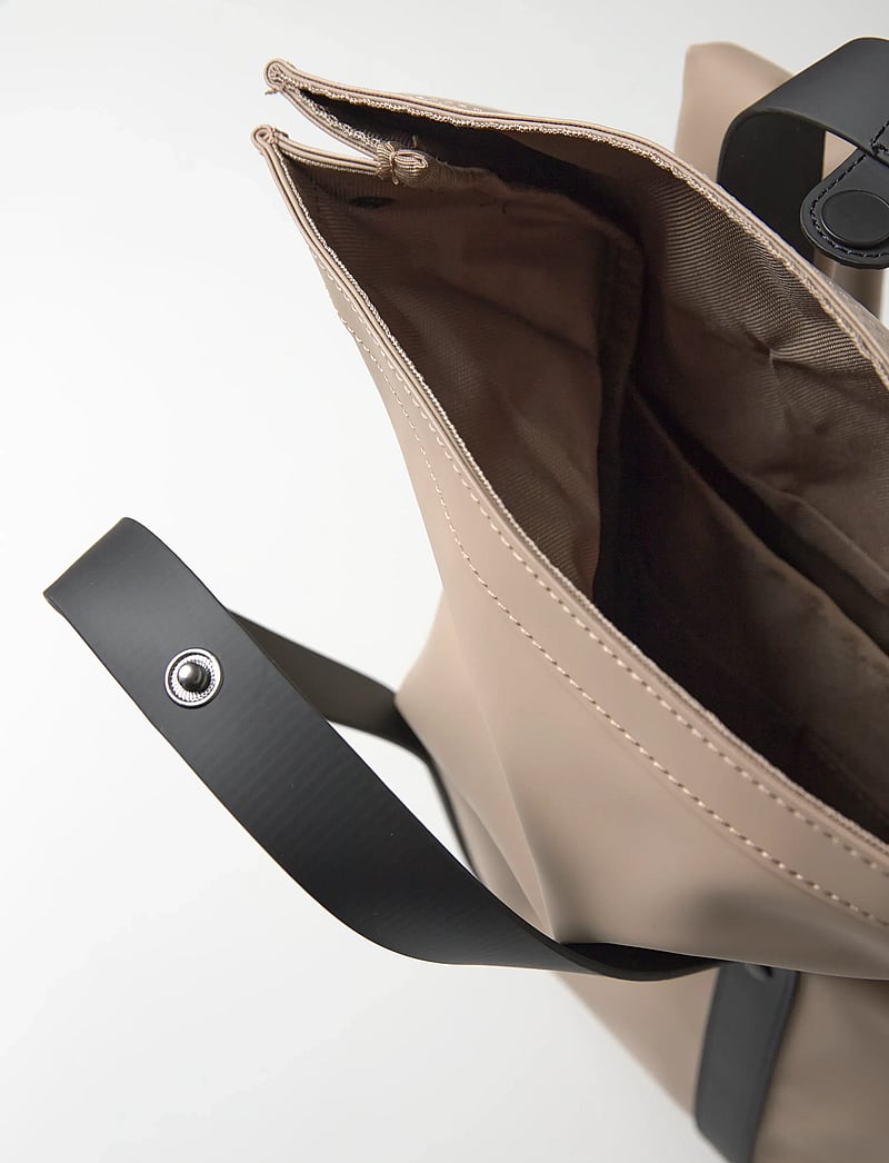 Rains - 2 Way Tote Backpack Mini W3 - affärsryggsäckar - beige - 4