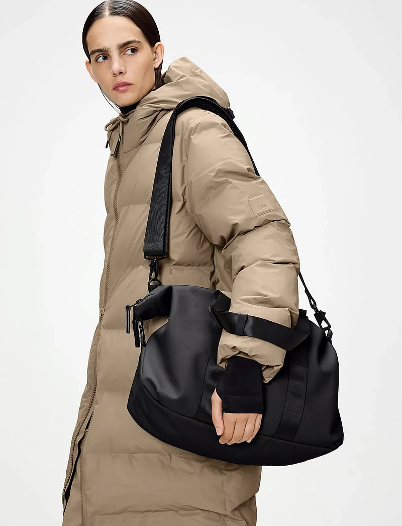 Rains - Valera Weekend Bag Small W3 - vandtætte tasker - black - 4