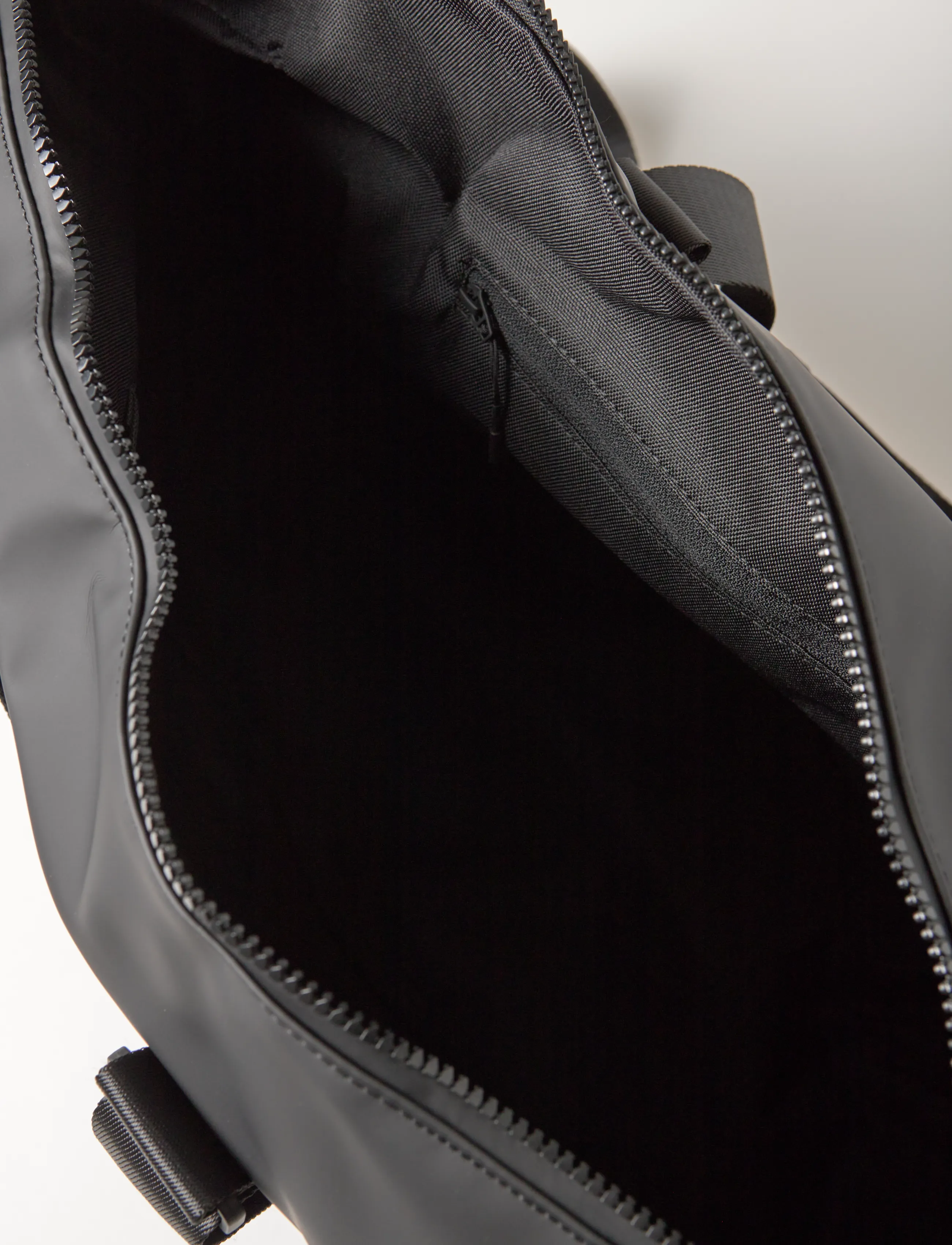 Rains - Valera Weekend Bag Small W3 - vanntette bager - black - 5