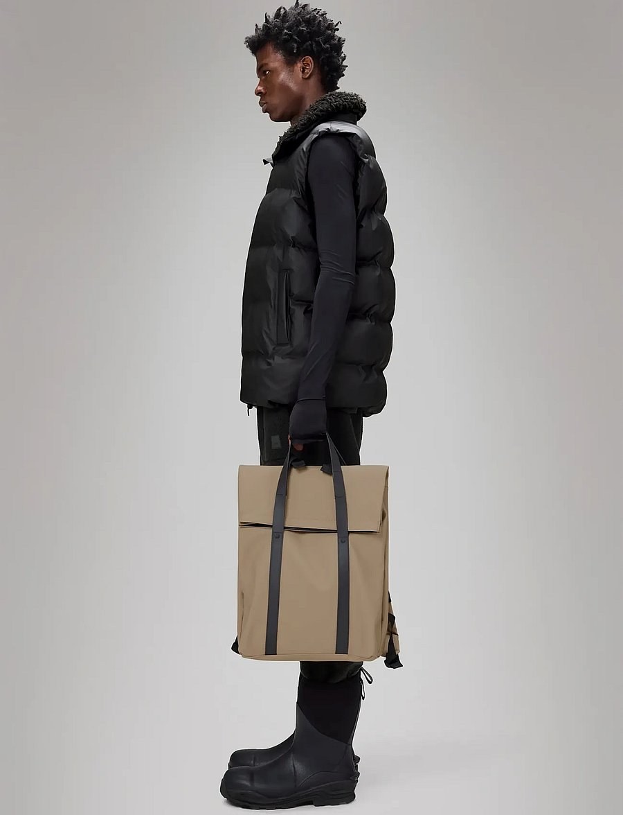 Rains - 2 Way Tote Backpack W3 - Äripäeva seljakotid - beige - 0