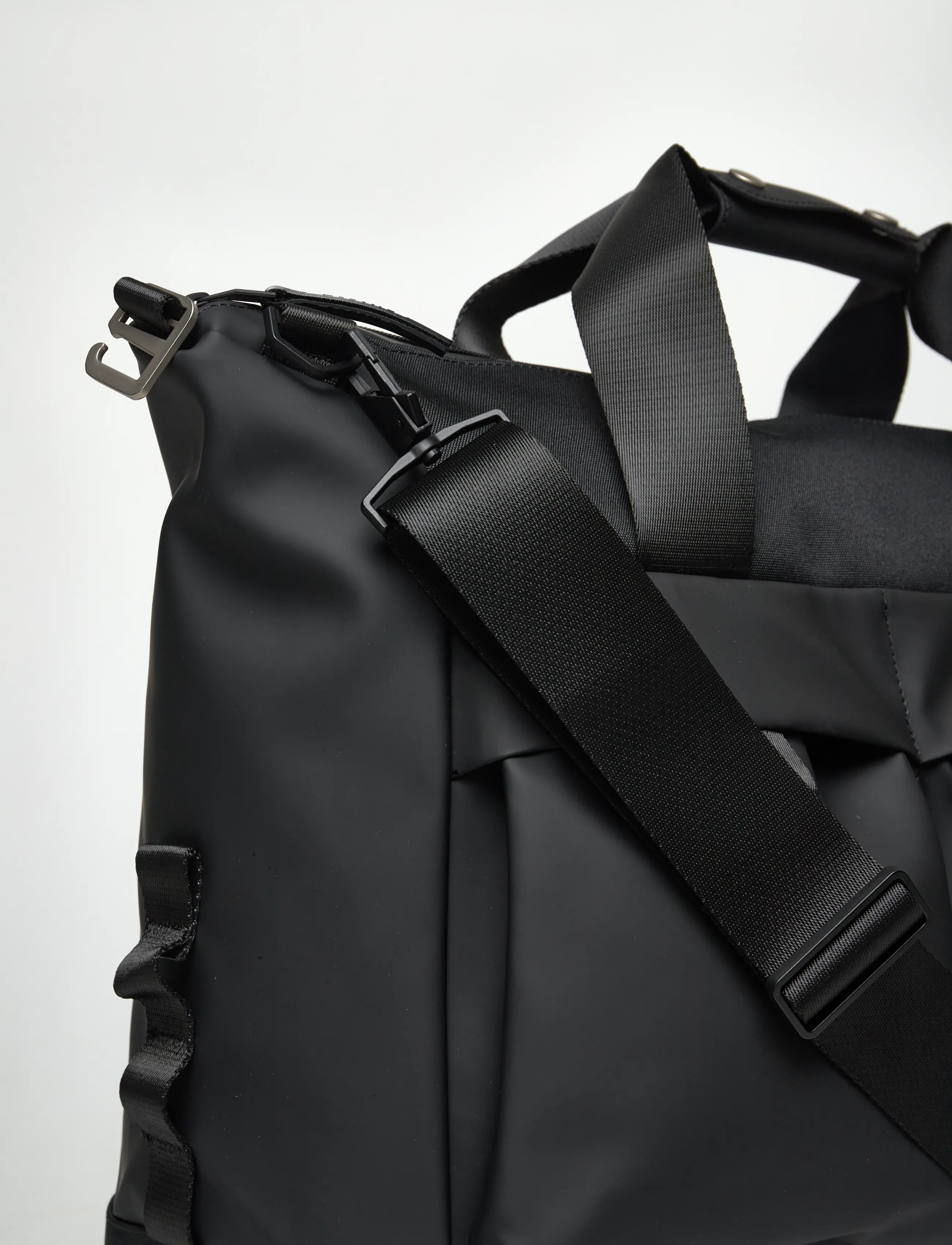 Rains - Otaru Weekend Bag Small W3 - black - 5