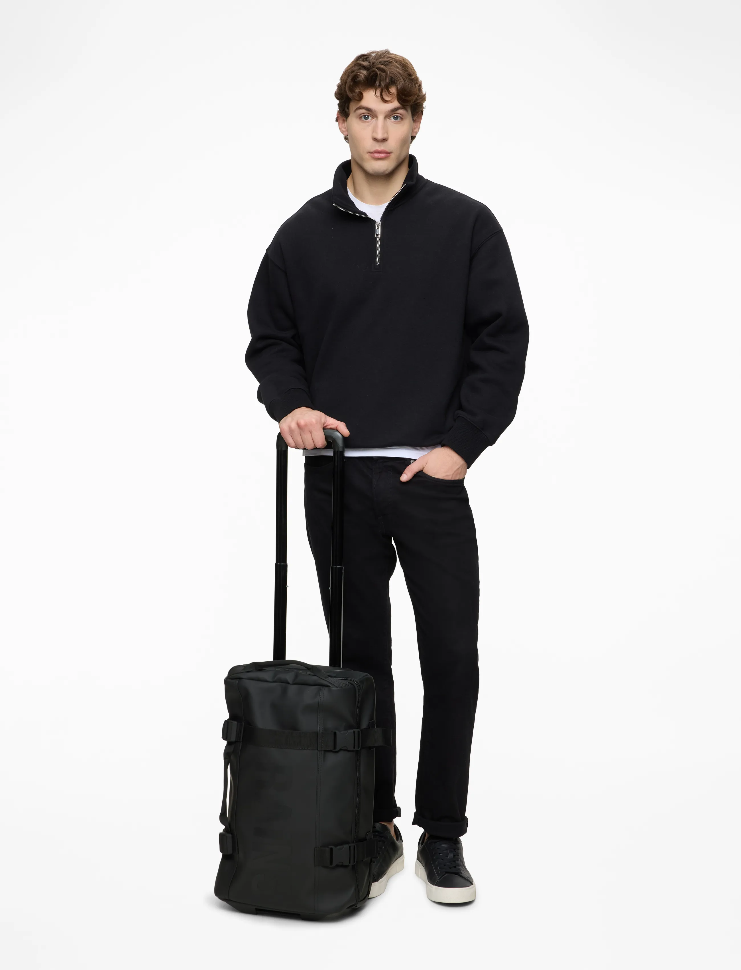 Rains - Texel Cabin Bag W3 - salongi suuruses kohvrid - black - 2