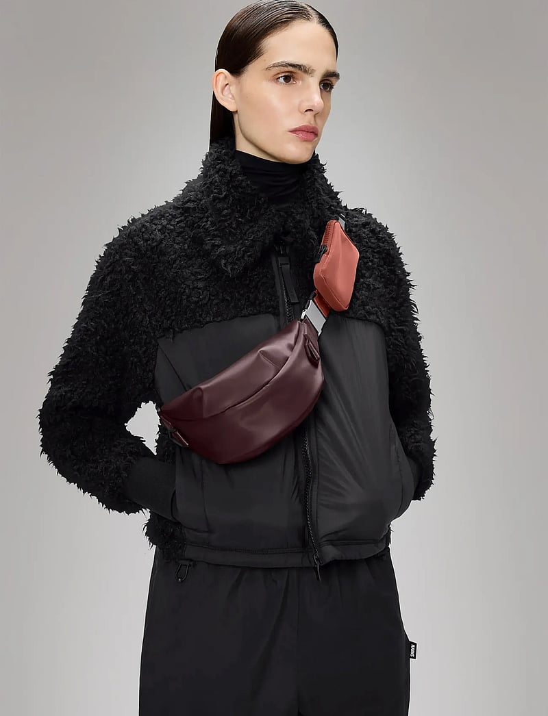 Rains - Valera Shoulder Bag Mini W3 - vattentäta väskor - depth - 0