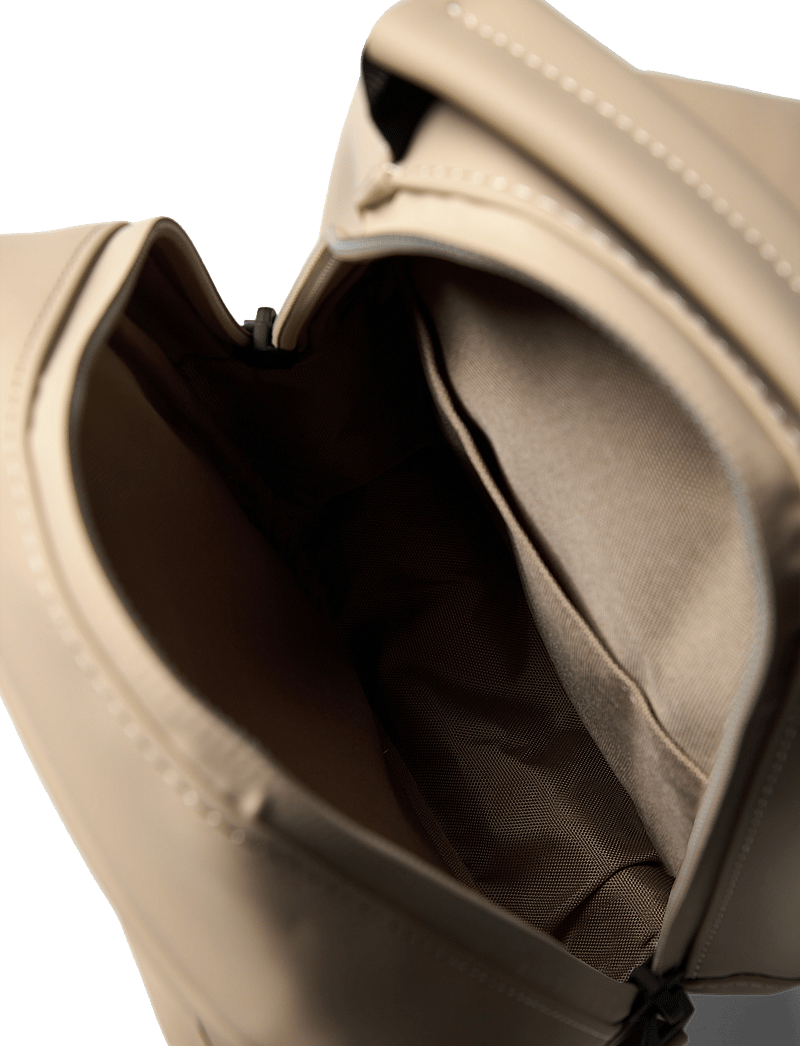Rains - Book Daypack Mini W3 - wasserdichte taschen - sand - 5