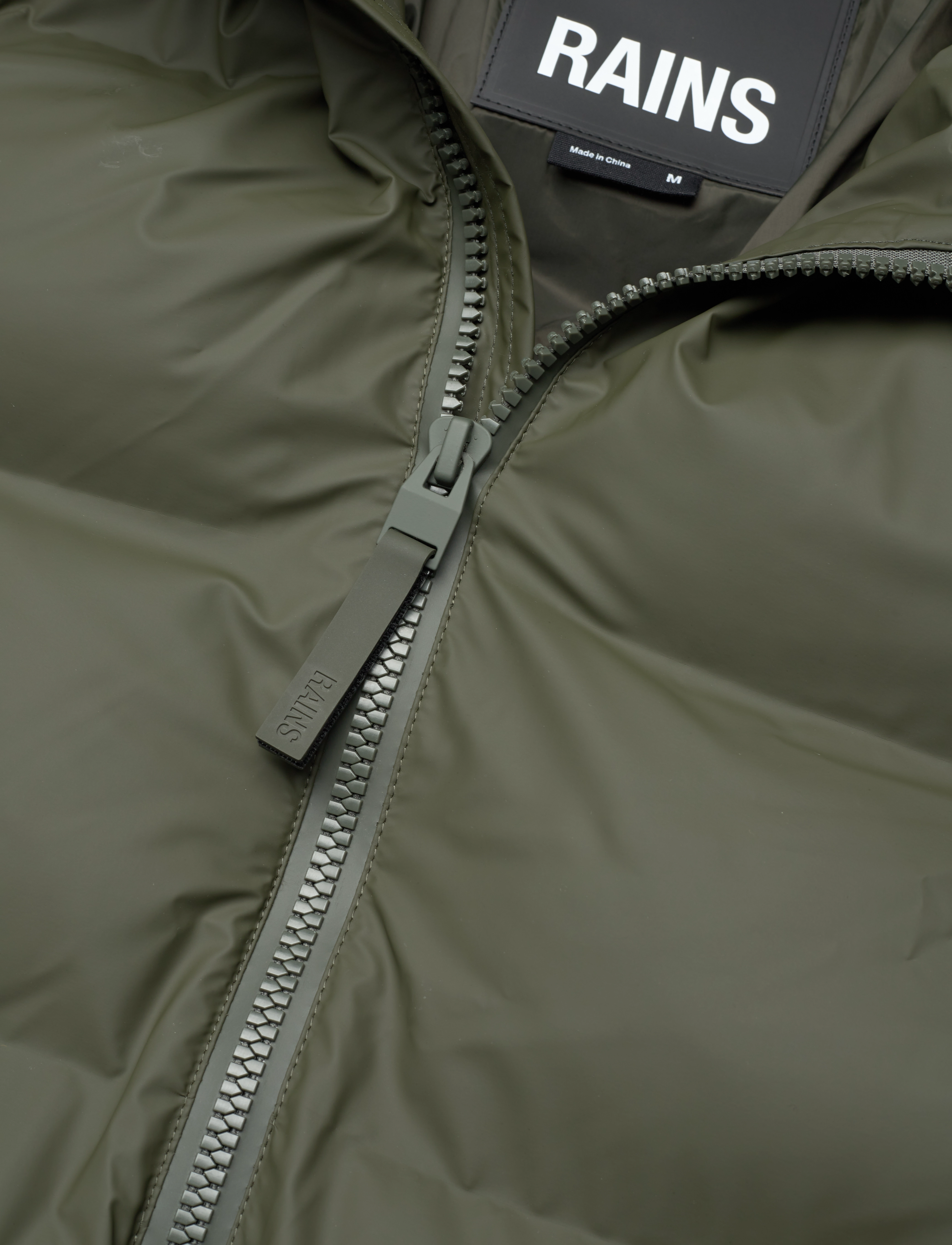 Rains - Alta Longer Puffer Jacket W3T4 - winter jackets - green - 4