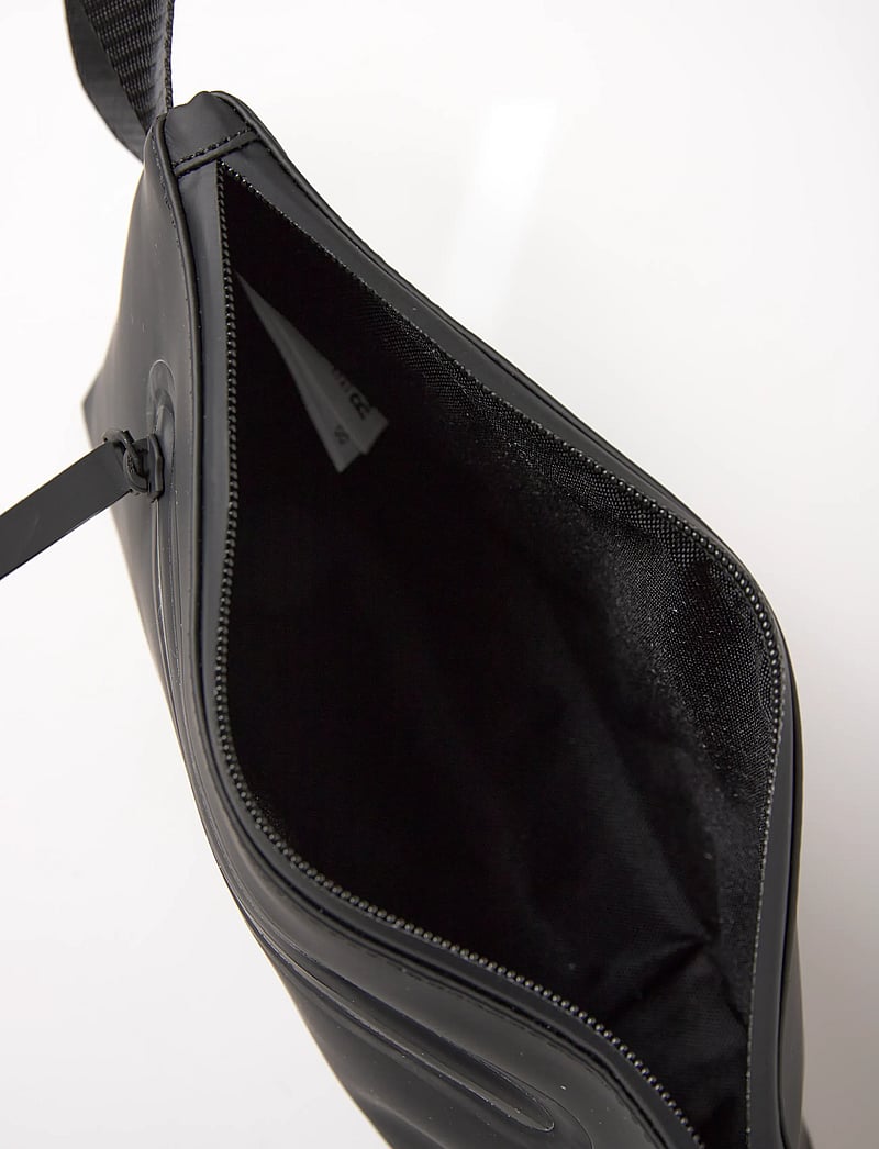 Rains - Cosmetic Bag Zip W3 - veekindlad kotid - black - 5