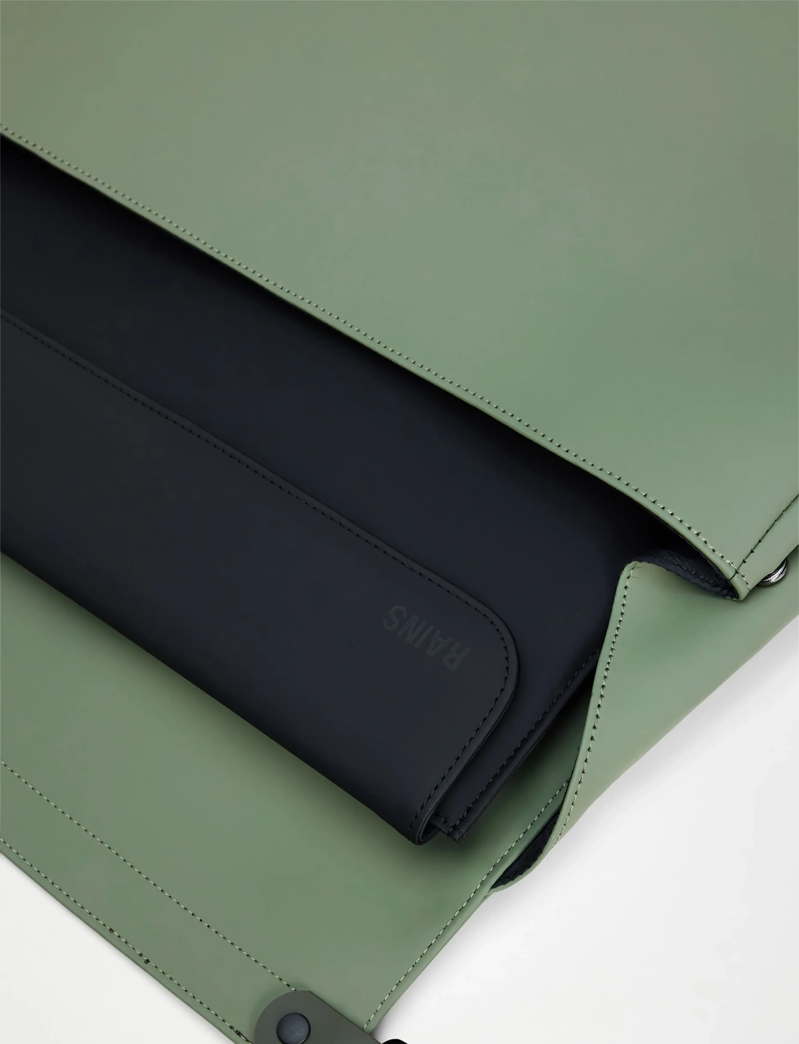 Rains - OTG Messenger Bag W3 - waterproof bags - well - 5