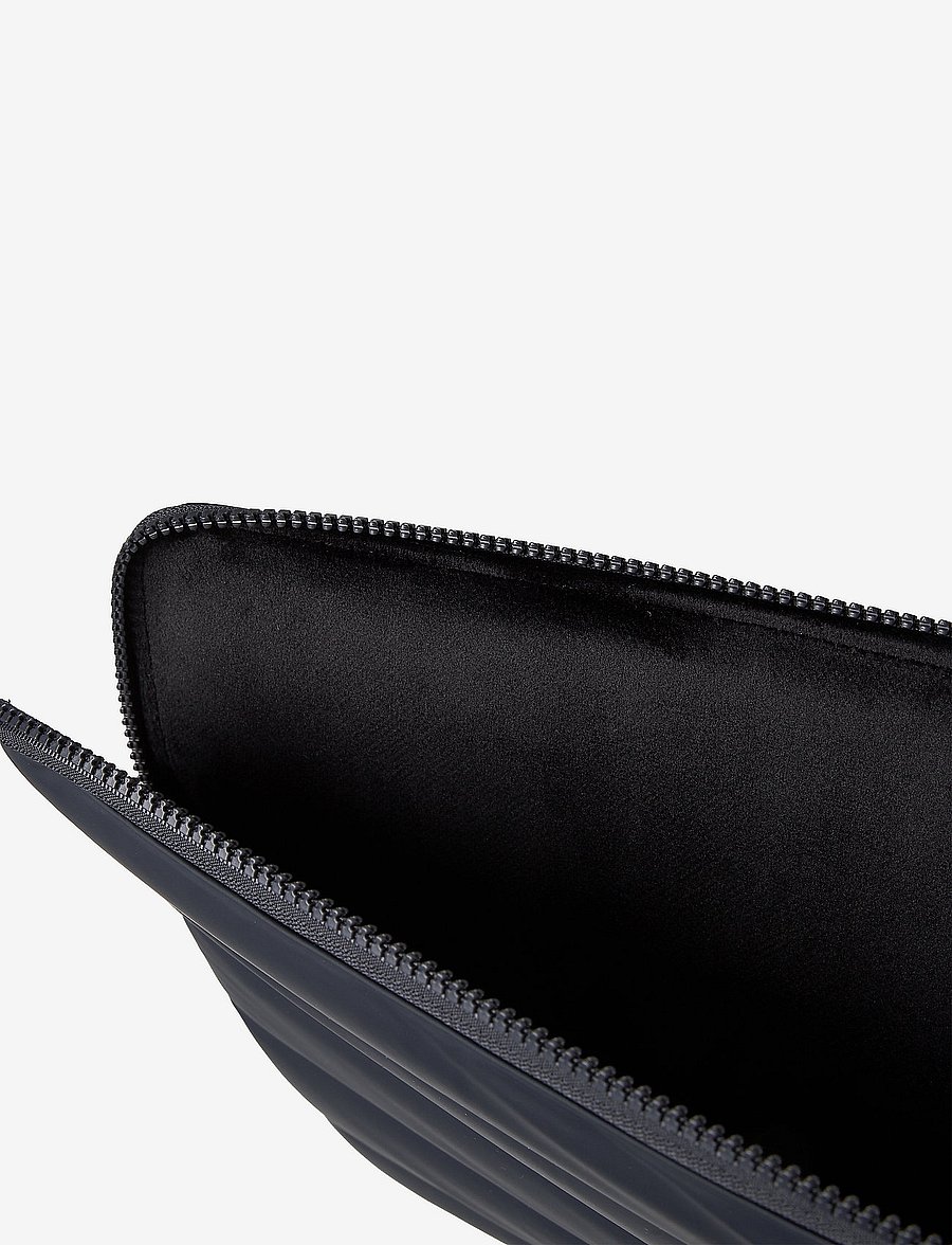 Rains - Laptop Cover Quilted 15” - 47 navy - 3