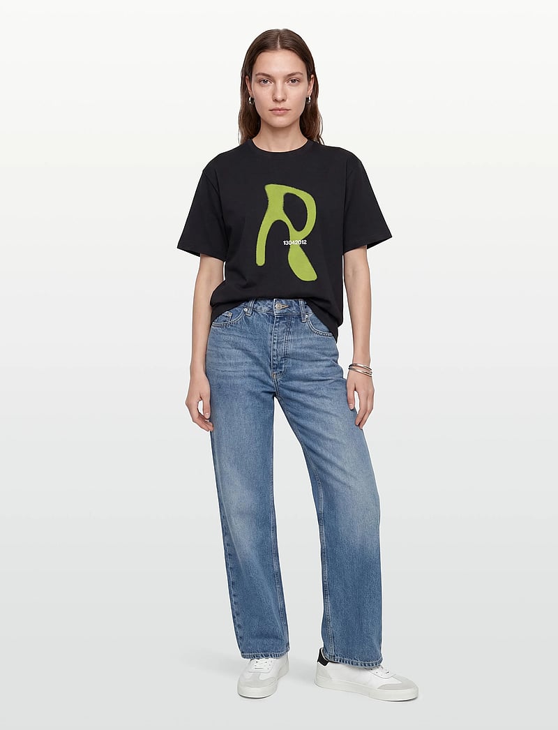 Rains - Classic T-shirt Blurred - kurzärmelig - black - 4