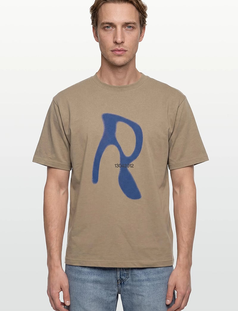 Rains - Classic T-shirt Blurred - kortærmede t-shirts - fawn - 3