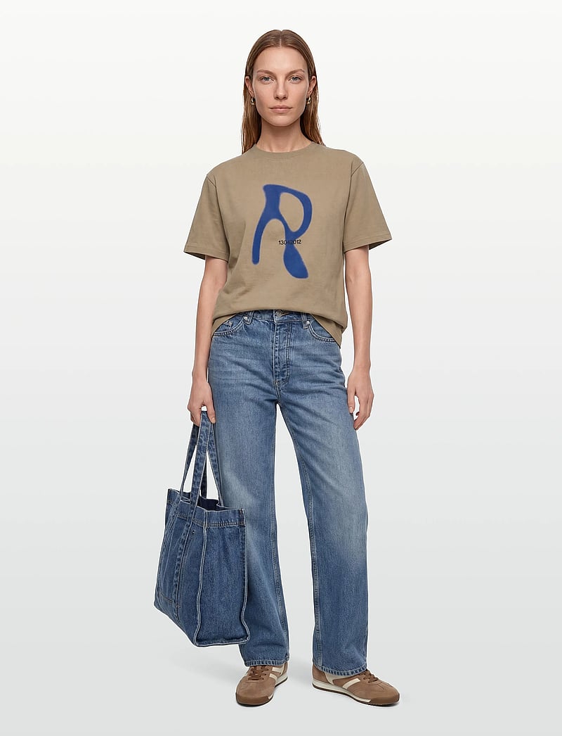 Rains - Classic T-shirt Blurred - kortærmede t-shirts - fawn - 4