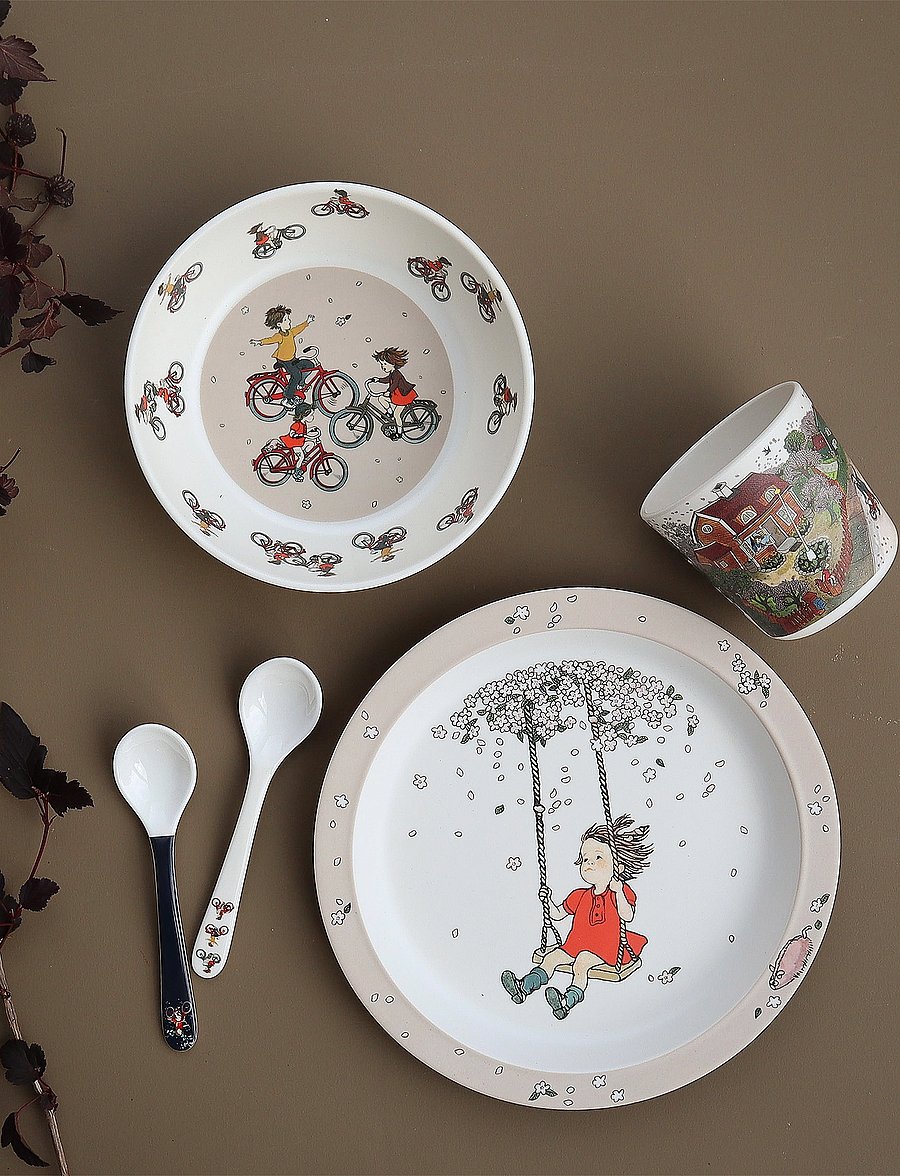 Rätt Start - Lotta on Troublemaker Street, Flat Plate with edge - multi - 1