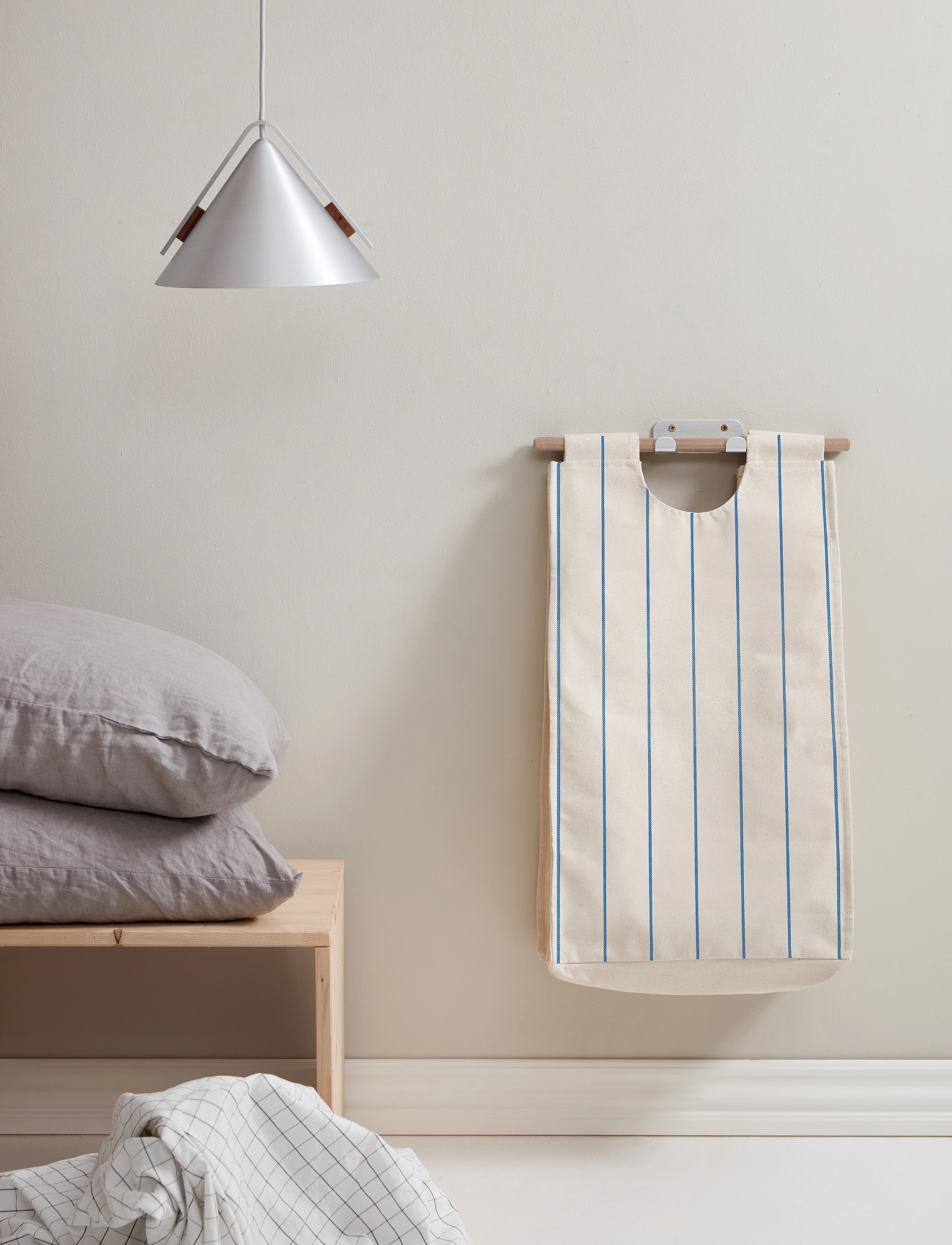 ReCollector - Stylish wall-mounted laundry bag - wäschekörbe - cobolt blue - 3