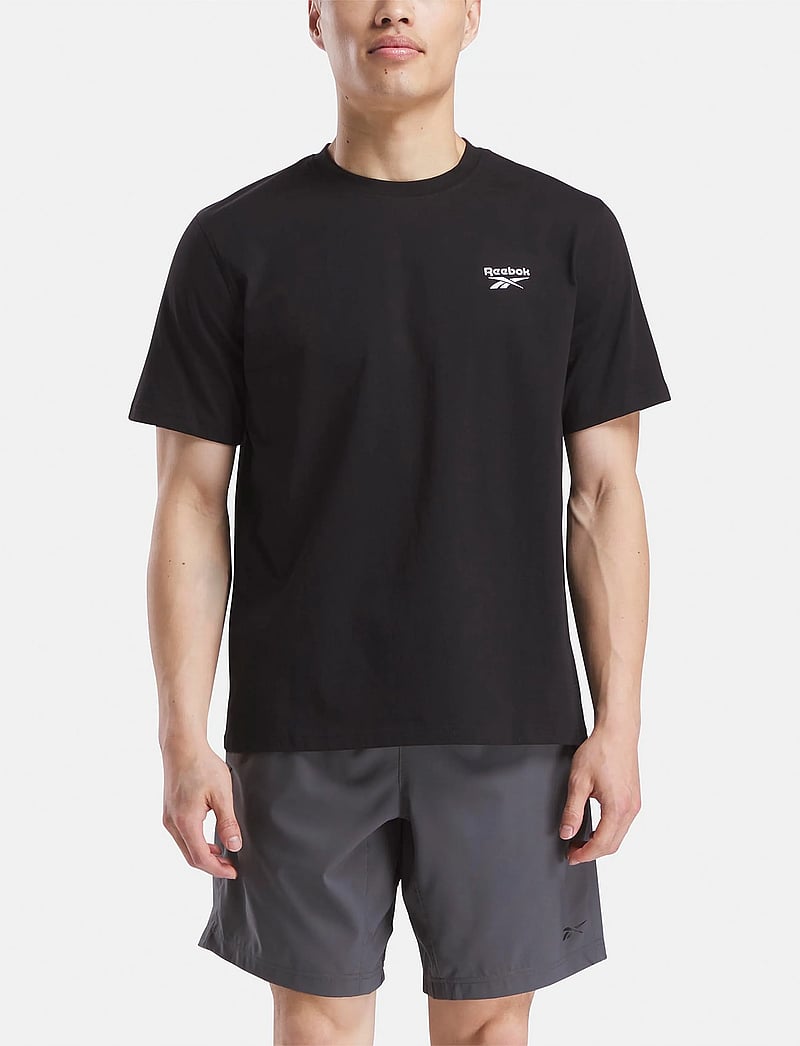 Reebok Classics - CODY SMALL LOGO CREW NECK SS TEE - oberteile & t-shirts - black - 0
