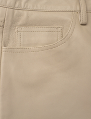REMAIN Birger Christensen - Leather Straight Pants - festtøj til outletpriser - safari - 4