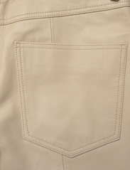 REMAIN Birger Christensen - Leather Straight Pants - festtøj til outletpriser - safari - 6