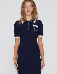 REMAIN Birger Christensen - Knit Fitted Polo Shirt - poloshirts - navy blazer - 2