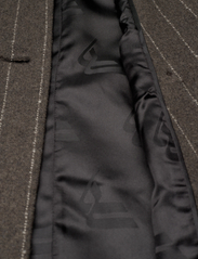 REMAIN Birger Christensen - Pinstripe Fitted Blazer - ballīšu apģērbs par outlet cenām - mulch - 4