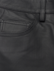 REMAIN Birger Christensen - Leather Straight Pants - vakarėlių drabužiai išparduotuvių kainomis - black - 2