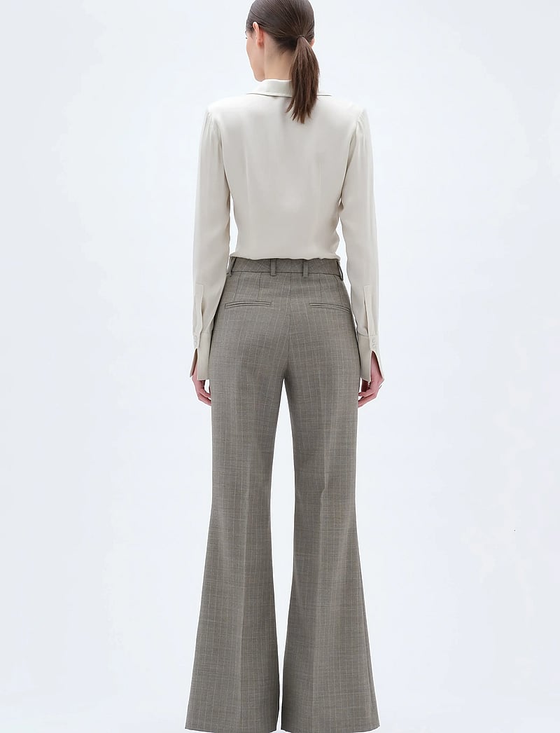 REMAIN Birger Christensen - FLARED PANTS - utsvängda byxor - vetiver - 3