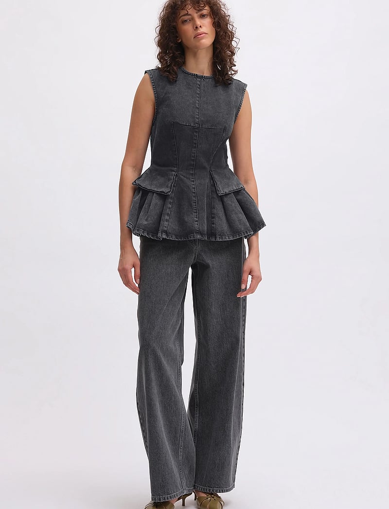 REMAIN Birger Christensen - PEPLUM DENIM TOP - topid ja varrukateta alussärgid - frost gray - 0