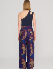 REMAIN Birger Christensen - Printed Canvas Wide Pants - cargobyxor - passion flower comb. - 7