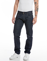 Replay - ROCCO Trousers COMFORT FIT AGED - tavalised teksad - blue - 5