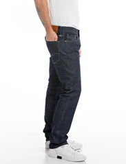 Replay - ROCCO Trousers COMFORT FIT AGED - tavalised teksad - blue - 7