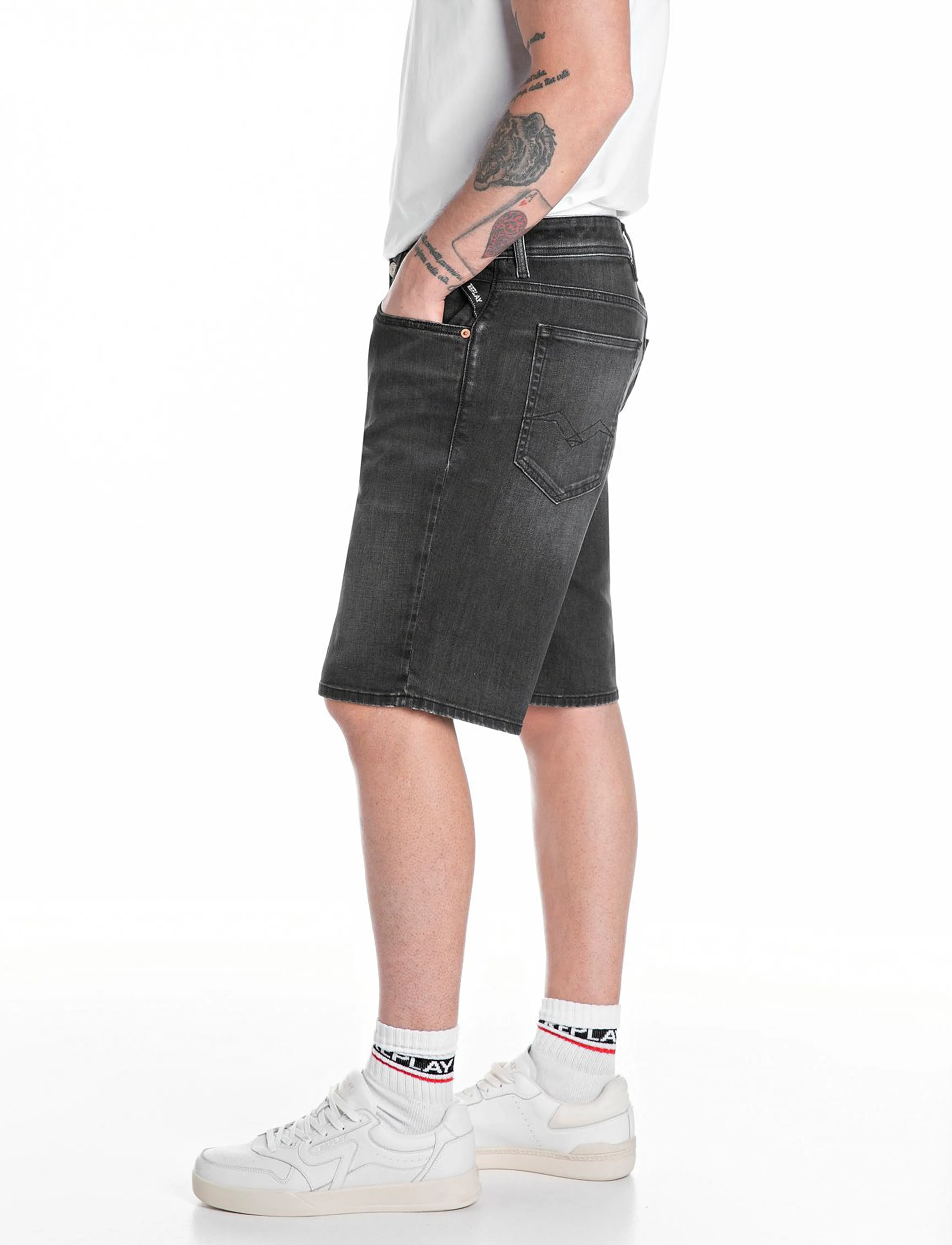 Replay - GROVER SHORT Shorts STRAIGHT 573 ECO PLUS - lühikesed teksapüksid - black - 2