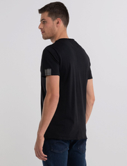 Replay - T-Shirt - mažiausios kainos - black - 6