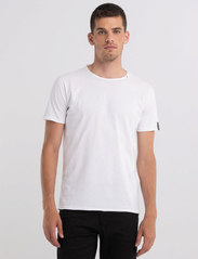 Replay - T-Shirt - zemākās cenas - white - 2