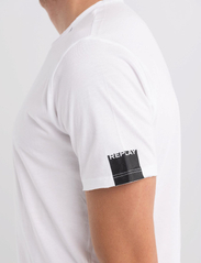 Replay - T-Shirt - die niedrigsten preise - white - 8