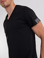 Replay - T-Shirt - mažiausios kainos - black - 6
