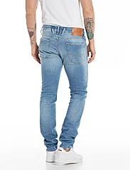 Replay - ANBASS Trousers SLIM 573 ONLINE - regular piegriezuma džinsa bikses - blue - 5